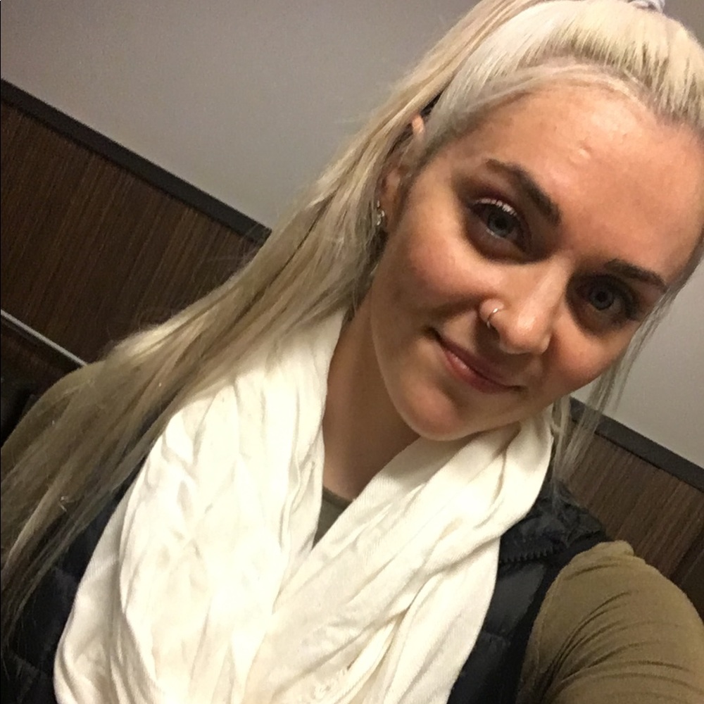 Meet your Posher, Sierra